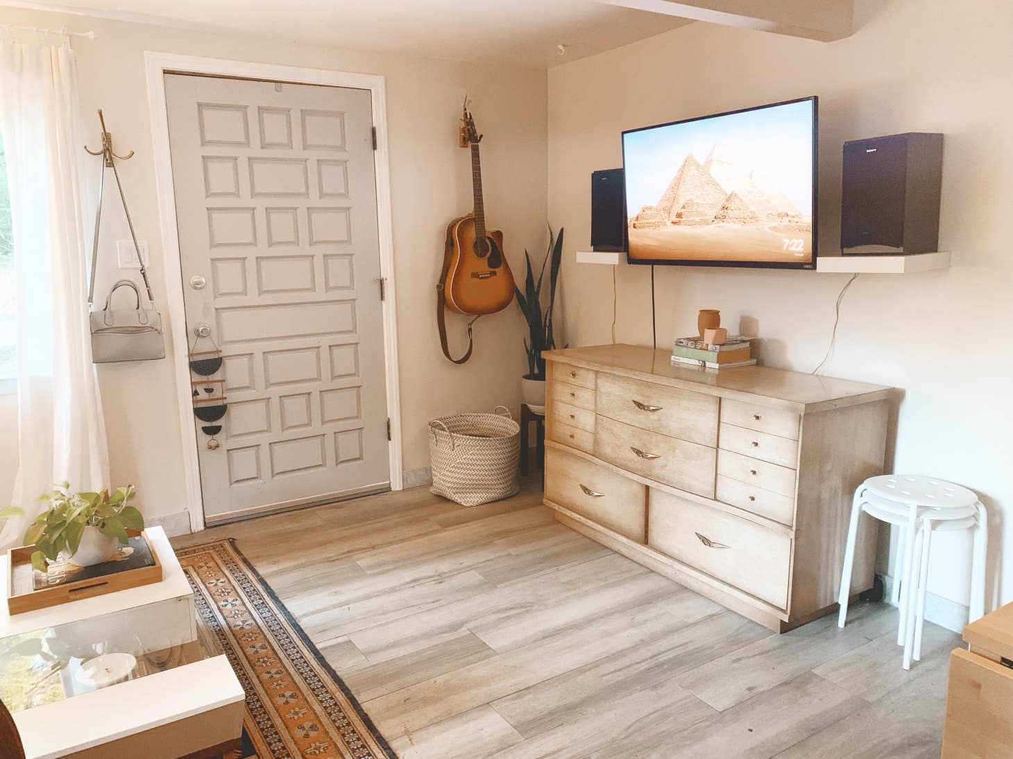 300-square-foot-studio-apartment-photos-apartment-therapy